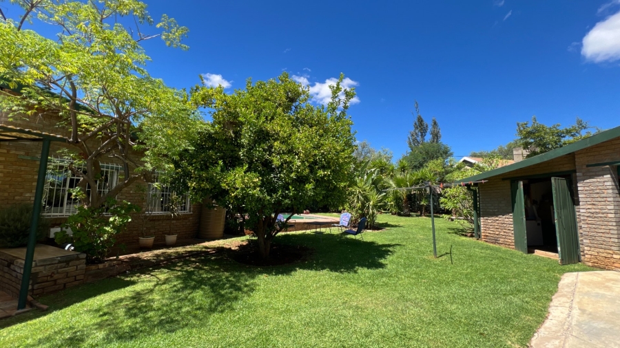 5 Bedroom Property for Sale in Langenhovenpark Free State